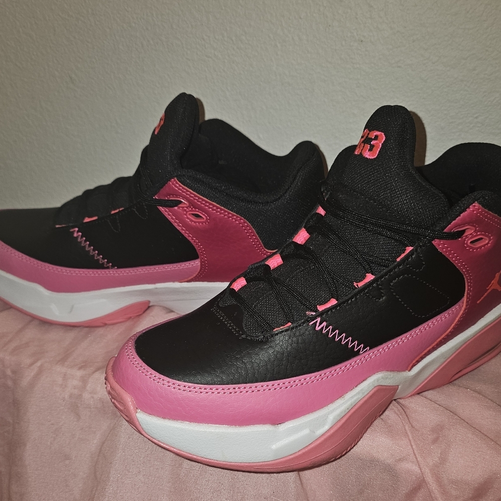 Jordan's 5.5 boys or 6.5 in ladies